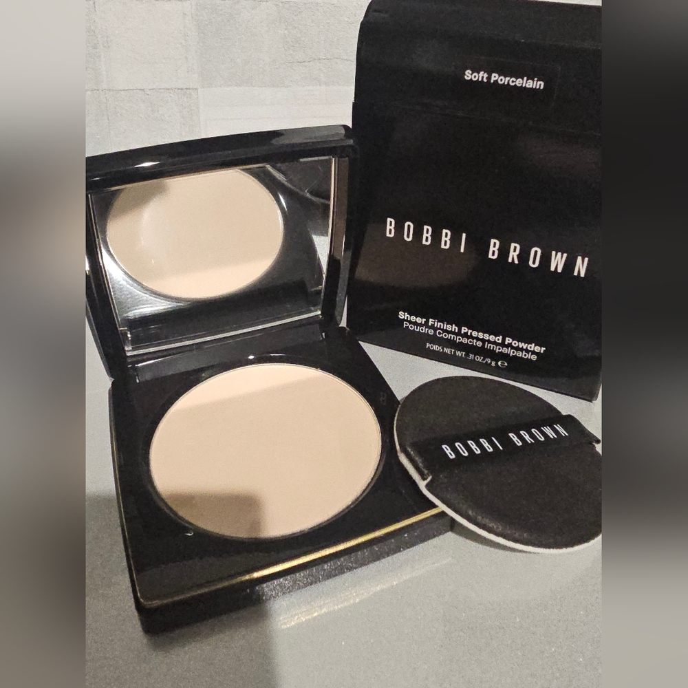 Soft Porcelain - Bobbi Brown Sheer Finish Pressed Powder -Full Size Net Wt .31oz